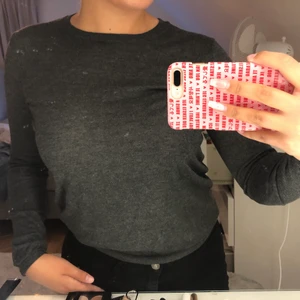 Zara tröja strl S - En mörkgrå basic tröja från Zara i storlek S. Säljer pga ingen användning. Frakt tillkommer