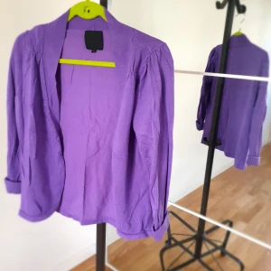 Lila kofta - Lila stickad kofta