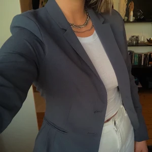 Kavaj - Knappt använd! Superfin grå/blå färg. 