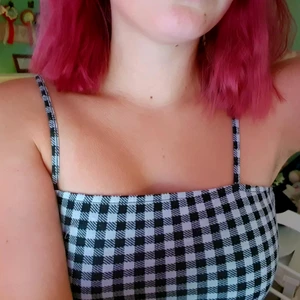 Rutig klänning - Super fin kort klänning ifrån H&M! Storlek S men den är ganska liten i storleken