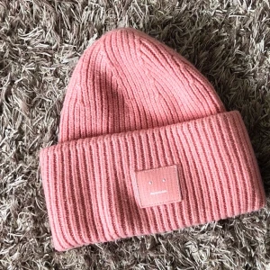 Acne mössa💞 - En superfin acne mössa i jättefint skick💕den är endast använd några gånger💞skriv vid frågor💞💞