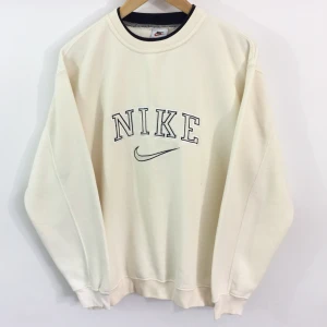 nike sweater - snygg niketröja, anväder inte så mycket längre så vill sälja vidare🥰