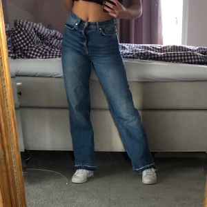 Jeans  - Säljer nu ett par av mina favvojeans som blivit lite försmå. 