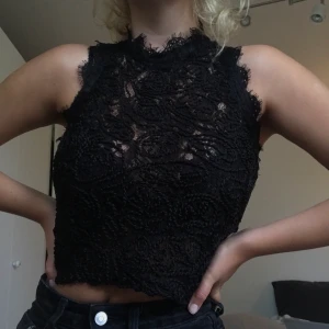 Spetstopp från zara!!❣️ - En spetstopp från zara som tyvärr inte kommit till användning särskilt ofta. Jättebra Skick!💖 älskar verkligen detaljerna💞💞