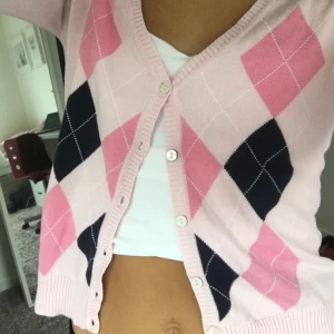 Rutit kofta - Rutig kofta i strl S💕 Köpt för flera år sedan på GinaTricot så finns inte kvar. 