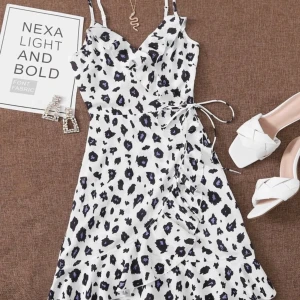 Klänning - Superfin omlott klänning! Aldrig använd