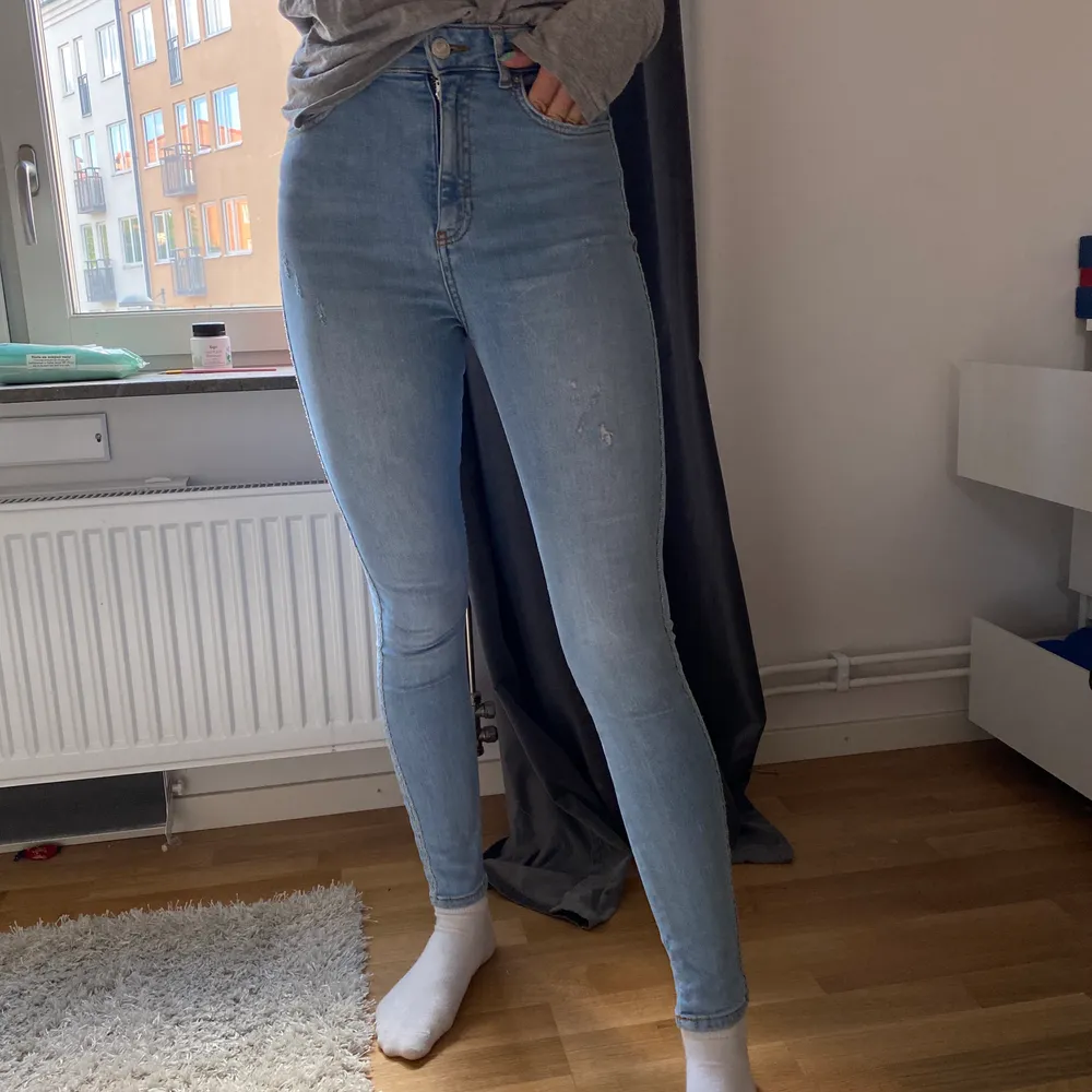 Ett par jättefina jeans från zara som tyvärr han blivit försmå dör mig:( . Jeans & Byxor.