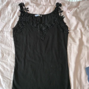 Svart detaljerat linne - Svart fint detaljerat linne!