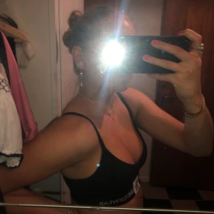 Calvin klein topp - Avsvalka Calvin Klein topp som tyvärr har blivit för liten. Storlek S. Skriv för fler bilder.