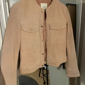 Mango jacka - Rosa mocka jacka från mango i rosa.