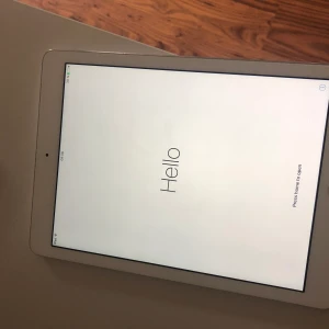iPad air - Säljer nu min iPad som inte kommer till användning, så därför har jag bestämt mig för att Sälja den till någon som får användning av den mer, laddare tillkommer!! Priser går att diskutera vid snabb affär!