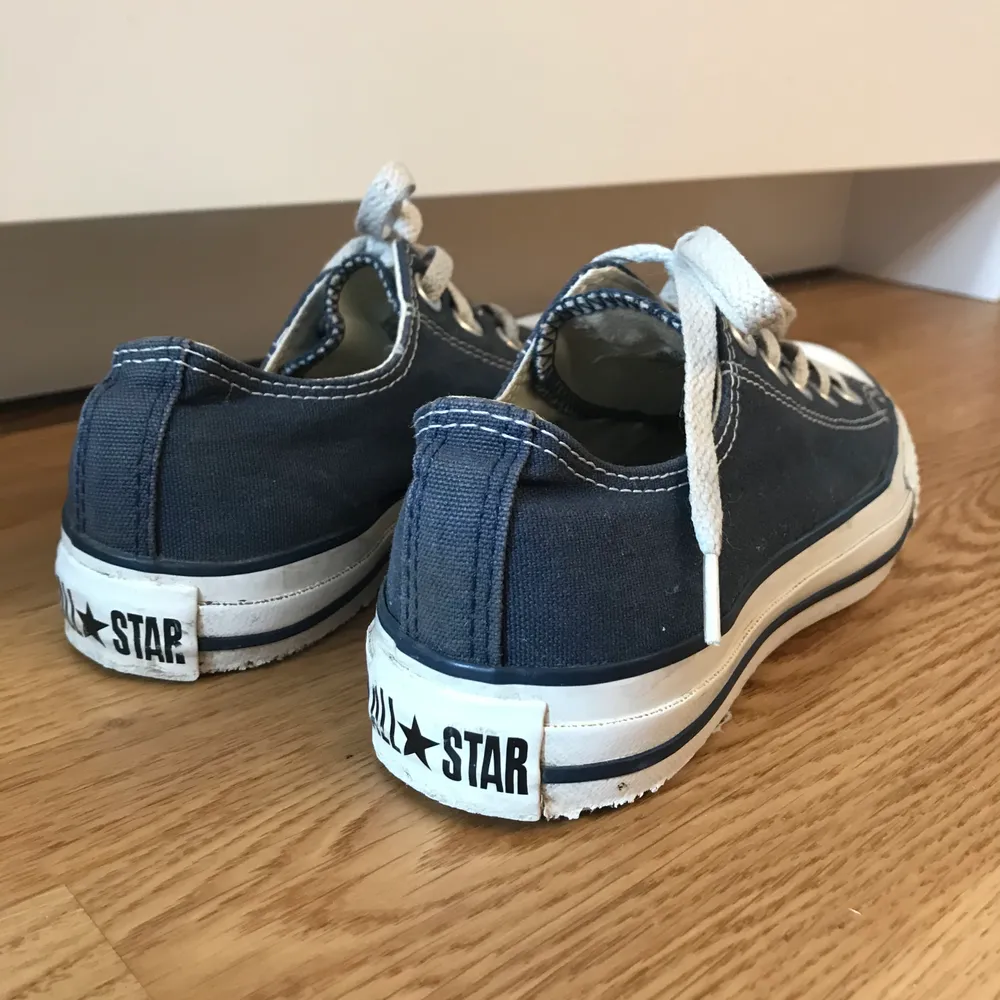 Snygga låga converse i storlek 36🦋. Skor.