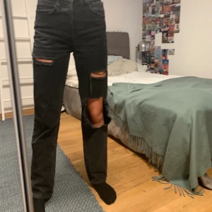 Slutsålda jeans från zara - Jag är 174cm, de är i bra skick
