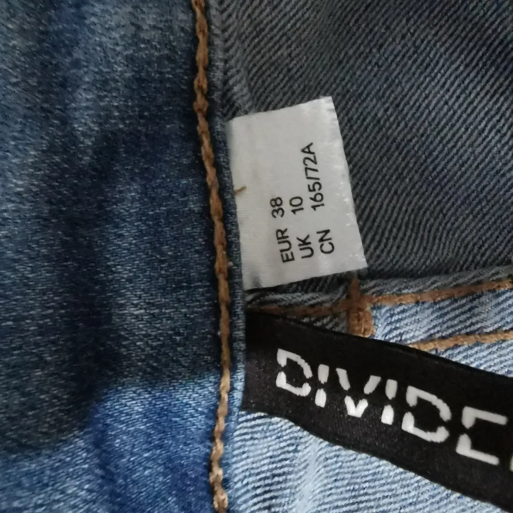 Nästan aldrig använt köpta från hm strl 38 sitter som S/M. Jeans & Byxor.