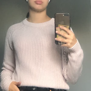 Stickad tröja - En rosa stickad tröja från hm