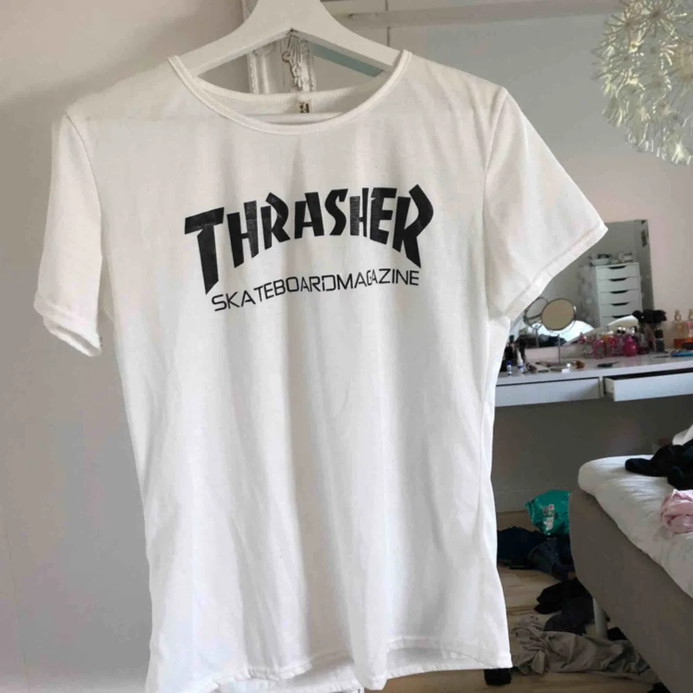 FRAKT INGÅR! Thrasher t-short, aldrig använd! . T-shirts.