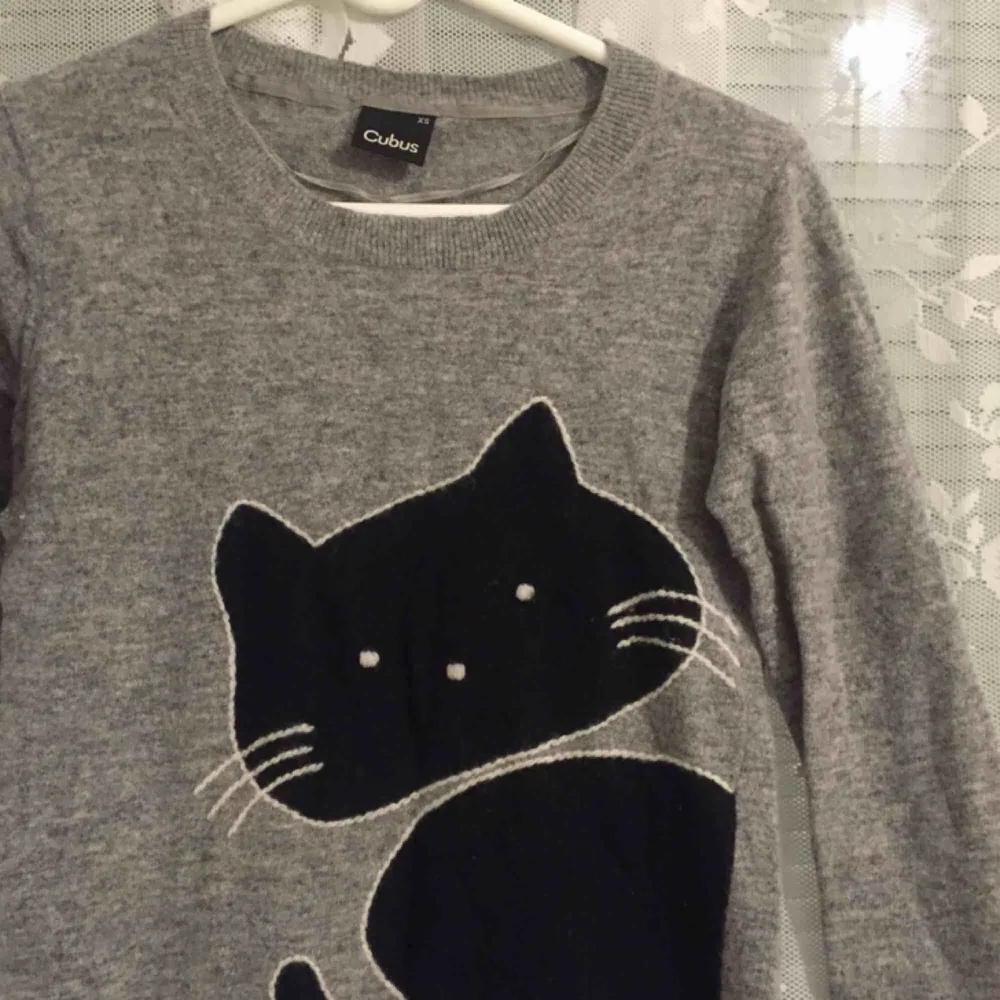 Only wore once, super nice cat sweater in wool, very warm! XS from Cubus.. Tröjor & Koftor.