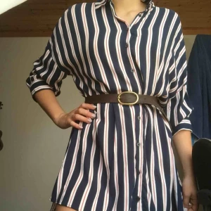  - Stor skjorta/klänning från lefties. Köpt i Spanien och endast använd en gång. Jag står för frakten 😊 