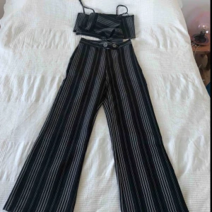  - Super fint sett! Säljer eftersom de ej passar mig. Andra bilden lånad av förra ägaren.  Frakt 20kr eller möts upp i Bålsta.  Tar endast swish 