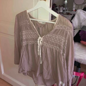  - Äkta oddmolly blus. Jättefin, nästan aldrig använd då den är för liten. 