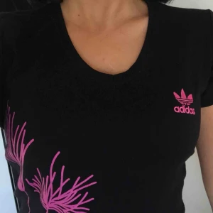  - Adidas tränings T-shirt super skön och snygg!