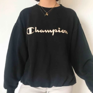  - Oversized Champion hoodie, knappt använd. I mycket bra skick, inga hål eller fläckar