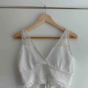  - Topp från Gina tricot. Oanvänd