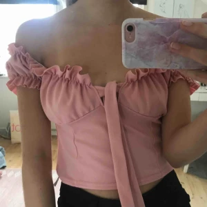  - Oanvänd söt topp från missguided, storlek S
