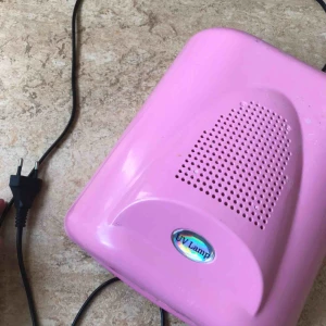  - Rosa Uv lampa. Fungerar som ny och bra skick🌹