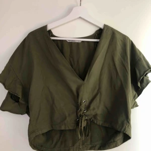  - Superfin topp med snörning från Zara!  Kommer tyvärr aldrig till användning. 
