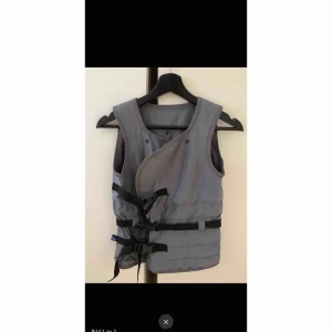  - Tyngdväst mot ångest, oro och sömnbesvär. Storlek S Nypris 4000kr. Som ny!