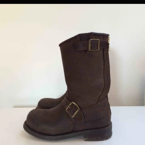  - Knappt använda (se sulan för minimalt slitage). Frakt tillkommer! :)