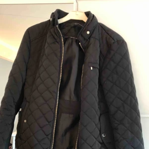  - Fin jacka från Zara. Köparen står för frakt🌸