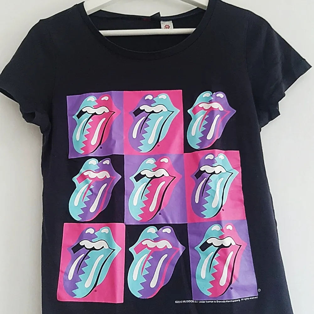 Snyggaste Rolling Stones tshirten. Frakt tillkommer på 18 kr ❣. T-shirts.