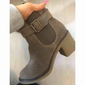 - Oanvända boots. 