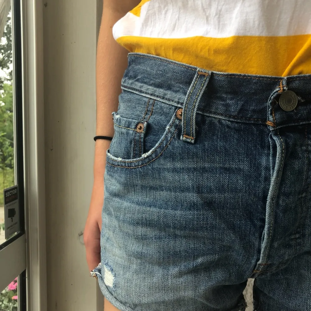 Levis shorts, knappt använda Frakt 40kr. Shorts.