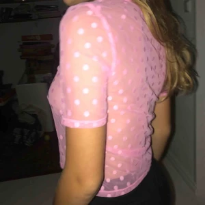  - Ett superfin mesh tröja från monki. Köpte här på plick men har ej kommit till användning. Köparen står för frakt. Priset går att diskutera vid snabb affär❤️