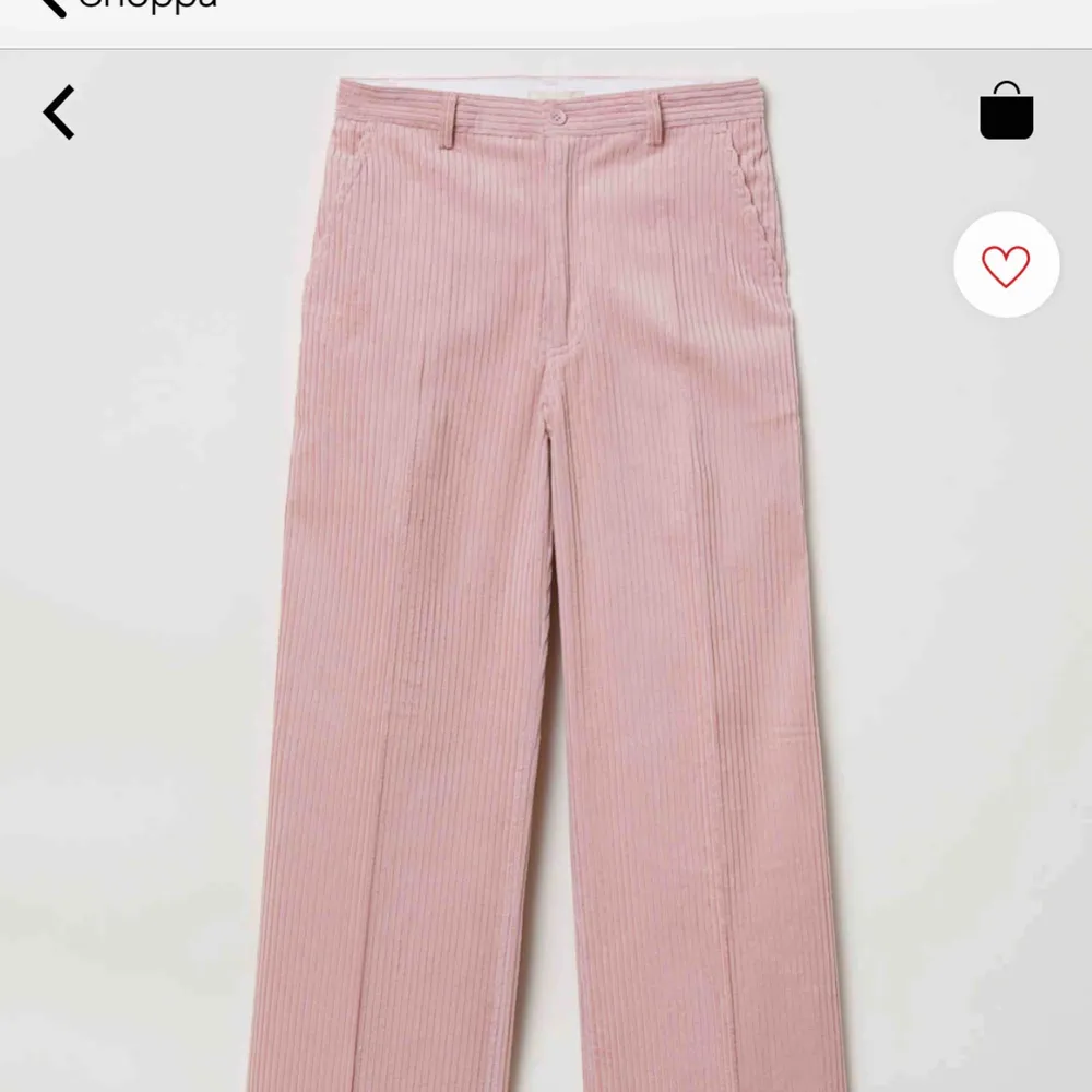 Rosa manchesterbyxor från H&M i jättebra skick. Endast använda 2 gånger. Sitter bra på någon från 170-177 beroende på hur man vill att de ska sitta. Skulle passa 38 också. Köpta för 500 kr. . Jeans & Byxor.