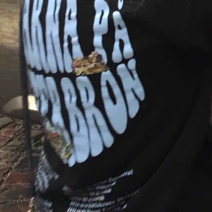  - Säljer min Hov1 merch (Gudarna På Västerbron Hoodie) använd några gånger men kommer inte längre till användning. (högsta bud gäller)