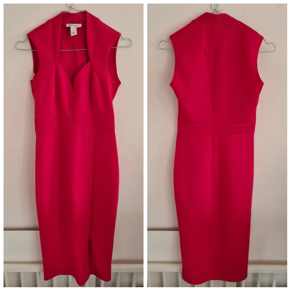 Röd Sweetheart Neck Bodycon Dress Klänning Nelly NLY. Storlek: S. Skick: Använt 1 gång. (+ frakt 44kr). Klänningar.