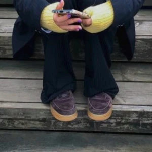 Air Force 1 - Air Force 1 i lila mocka, passar en normal storlek 37. Skick som på bilderna💜