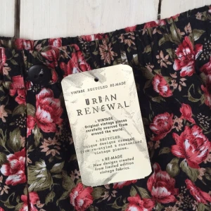  - Mönstrade byxor från Urban Renewal, aldrig använda. 