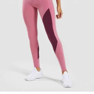 Gymshark sett - Helt nytt sätt från gymshark. Jag har aldrig använt dem. Jätte fina men köpt i fel storlek. Säljer  för 600. (Bild från internet)
