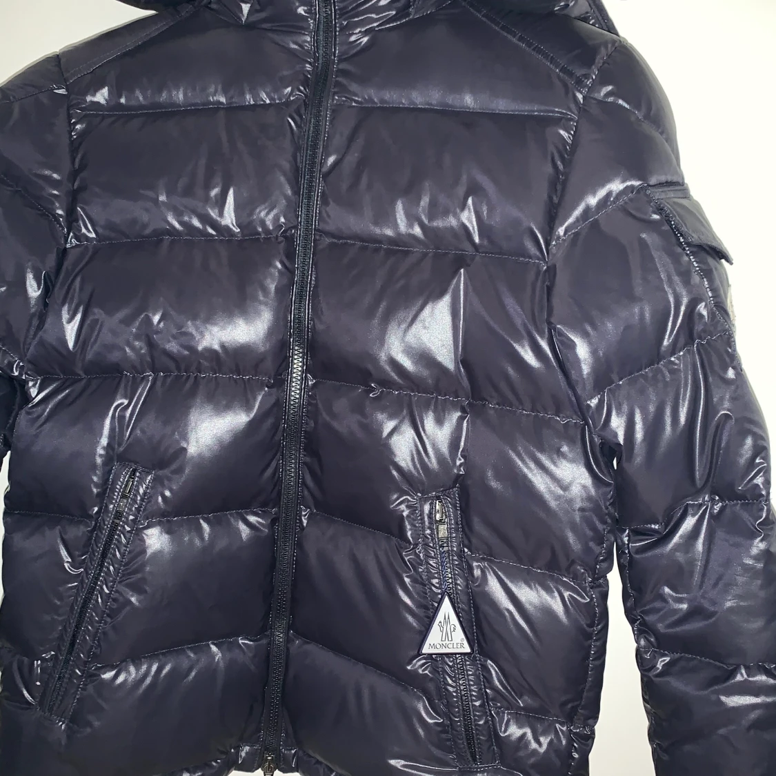 Mörkblå Moncler jacka passform storlek S-M  - 90