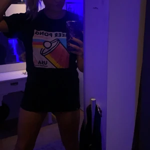 OVER size tröja - Köpt på junkyard. Beer Pong tryck, stor och bekväm. 