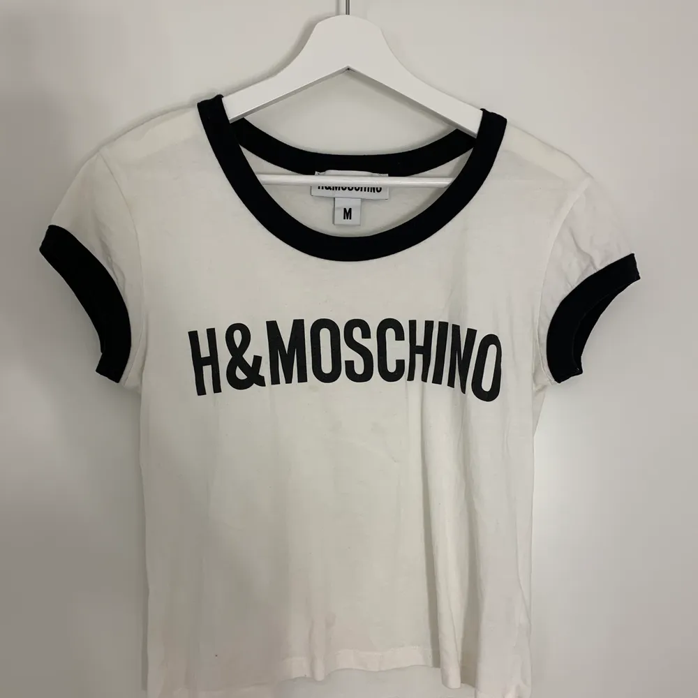 H&M x Moschino t-Shirt i strl M. 60+frakt. Skjortor.