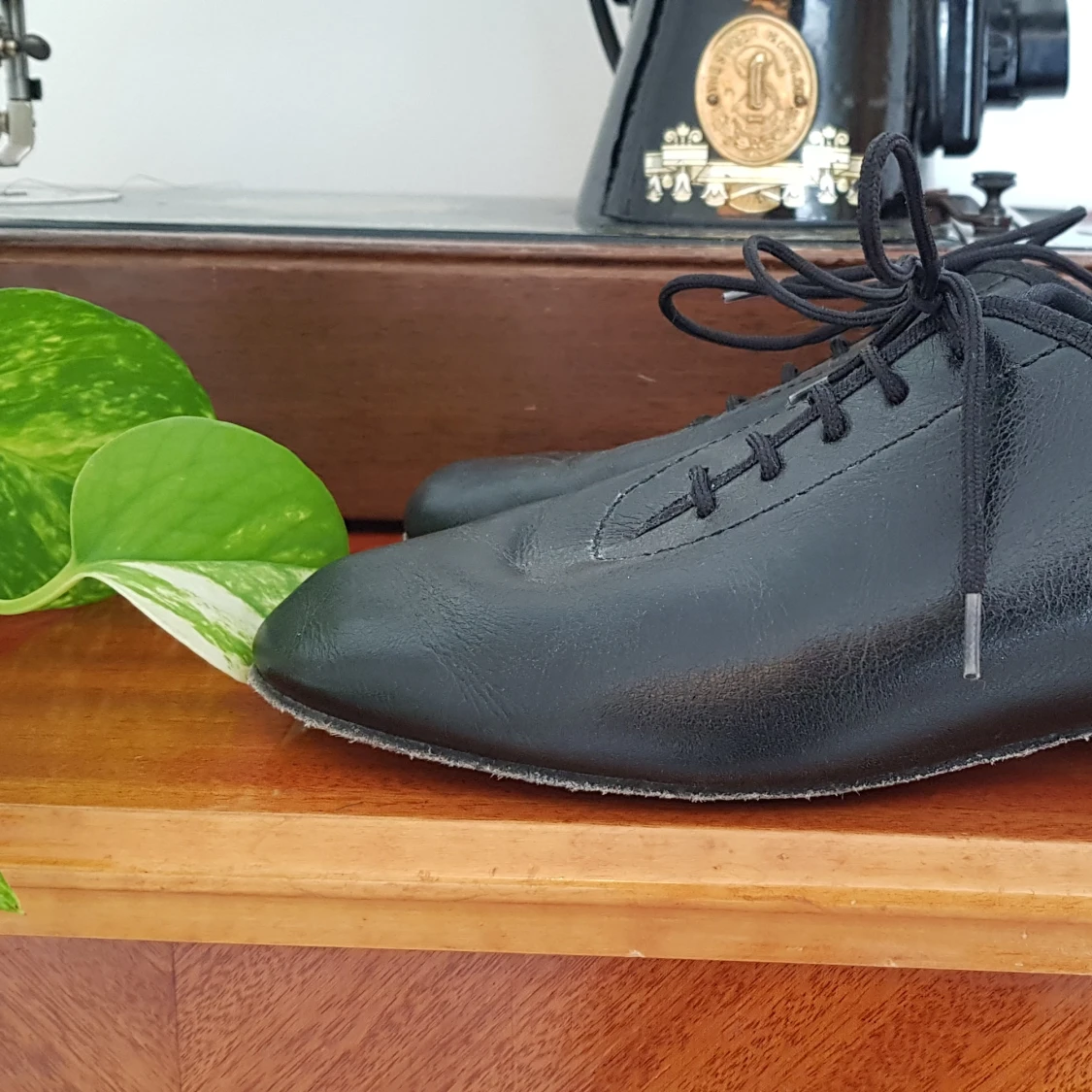Svarta finskor, läder, stl 36/37 - 90