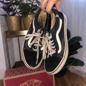 vans old skool - säljer mina old skools som är lite slitna                   
