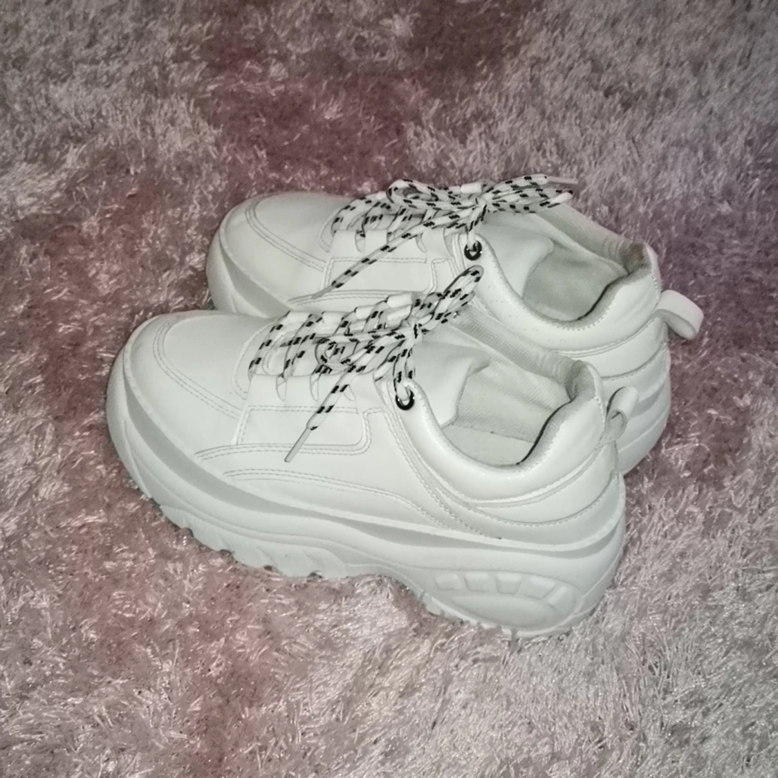 Vita skor, storlek 36/37 - 90