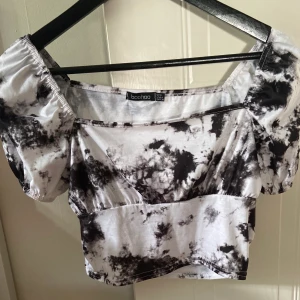 Dösöt topp - Strl 36ish. Helt oanvänd! Säljer då den inte har kommit till användning. 